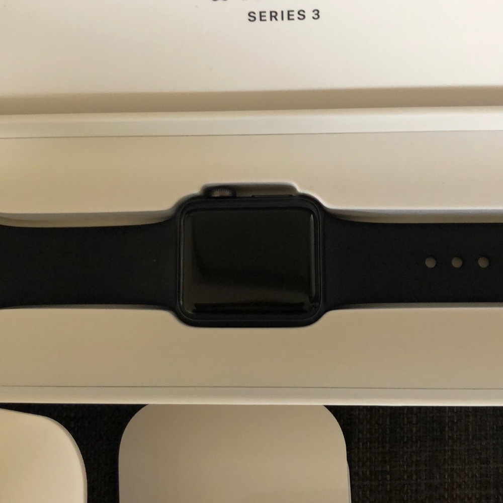 Apple Watch - Picture 2 of 4